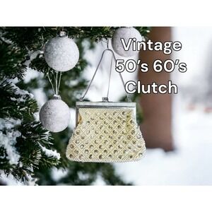 ESTATE BEAUTIFUL Vintage cream Hand Beaded Purse, Hong Kong Made